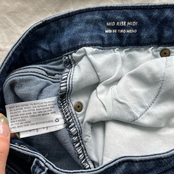 Universal Thread Mid Rise Shorts - Picture 2 of 6